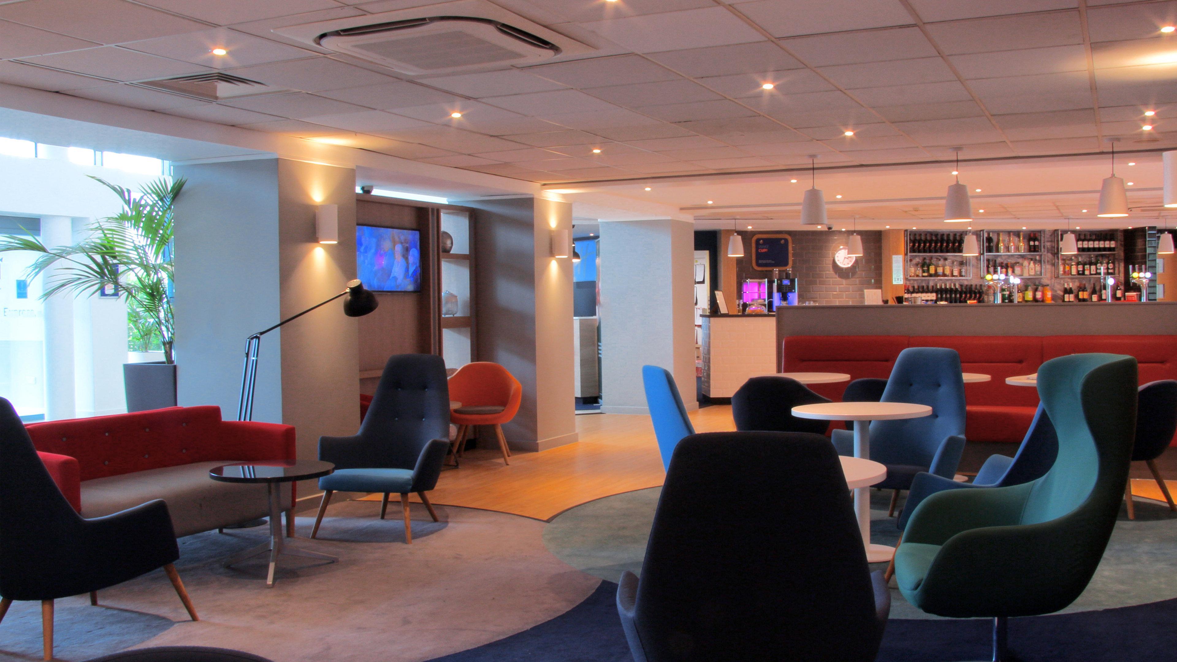 Holiday Inn Express London Stansted Airport By Ihg Stansted Mountfitchet Εξωτερικό φωτογραφία