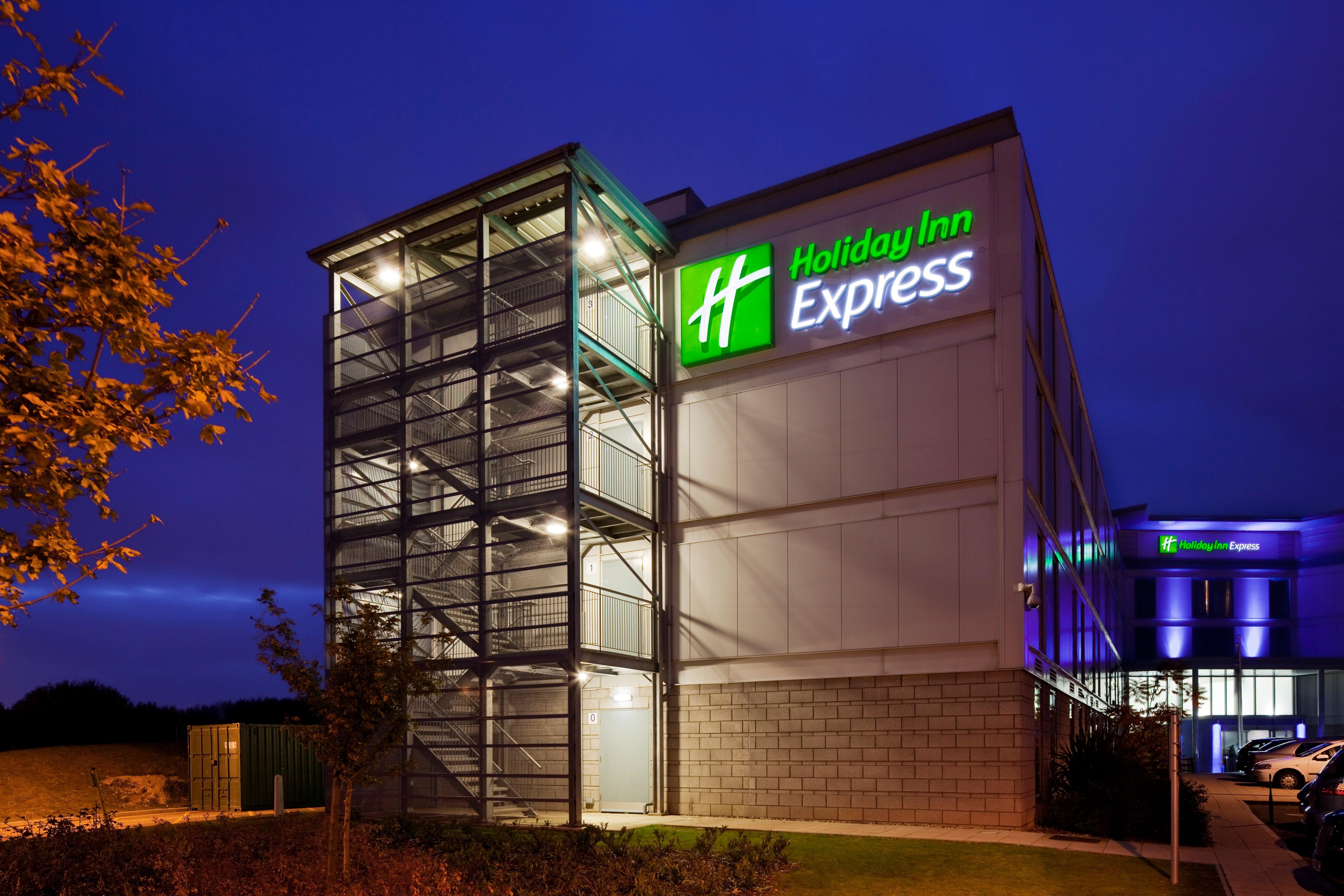 Holiday Inn Express London Stansted Airport, An Ihg Hotel Stansted Mountfitchet Εξωτερικό φωτογραφία