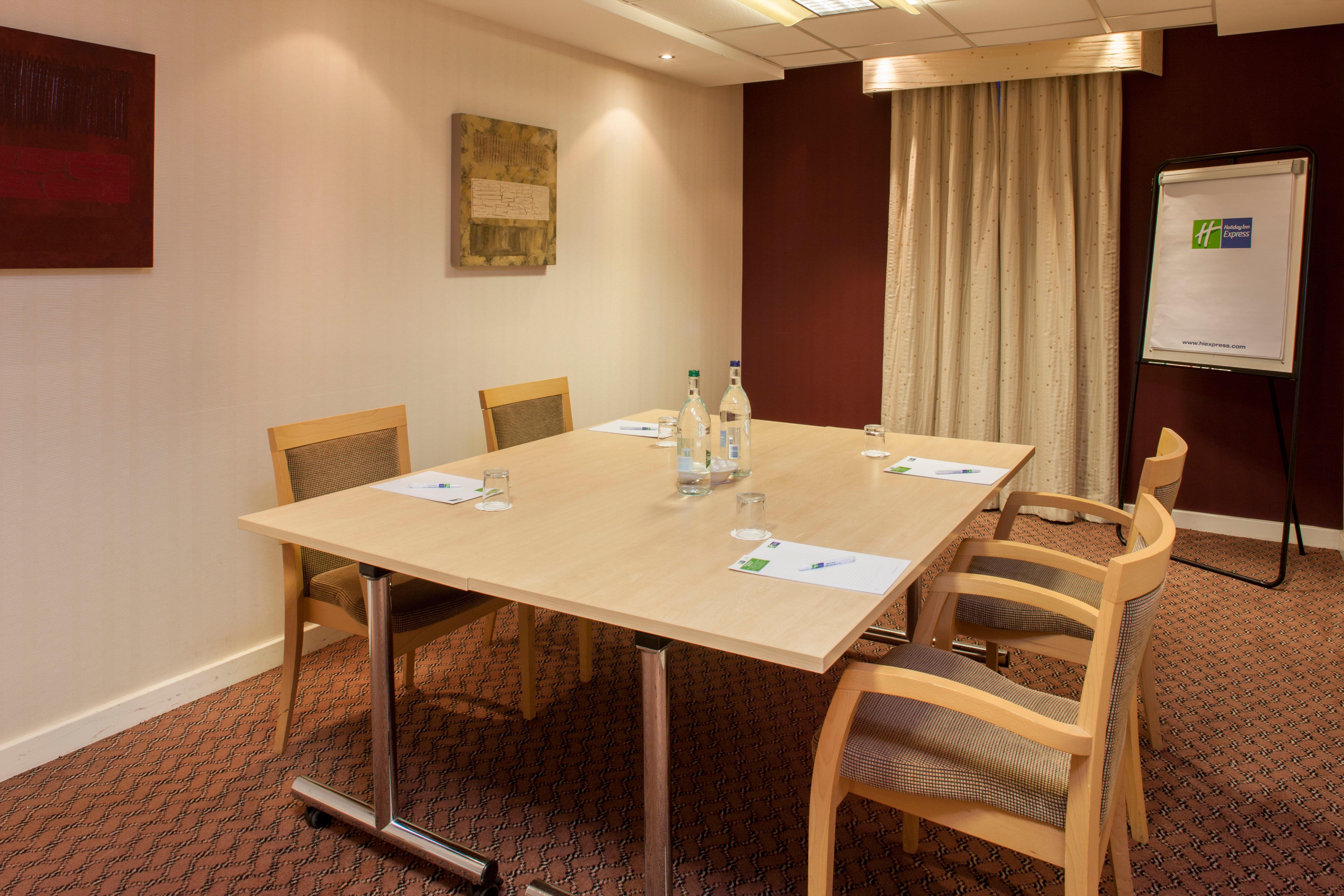 Holiday Inn Express London Stansted Airport, An Ihg Hotel Stansted Mountfitchet Εξωτερικό φωτογραφία