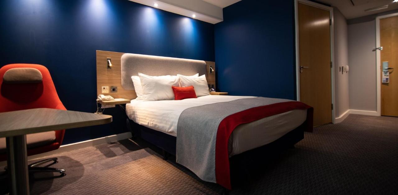 Holiday Inn Express London Stansted Airport By Ihg Stansted Mountfitchet Εξωτερικό φωτογραφία