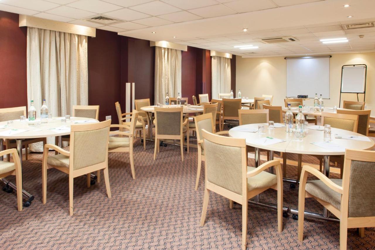 Holiday Inn Express London Stansted Airport, An Ihg Hotel Stansted Mountfitchet Εξωτερικό φωτογραφία