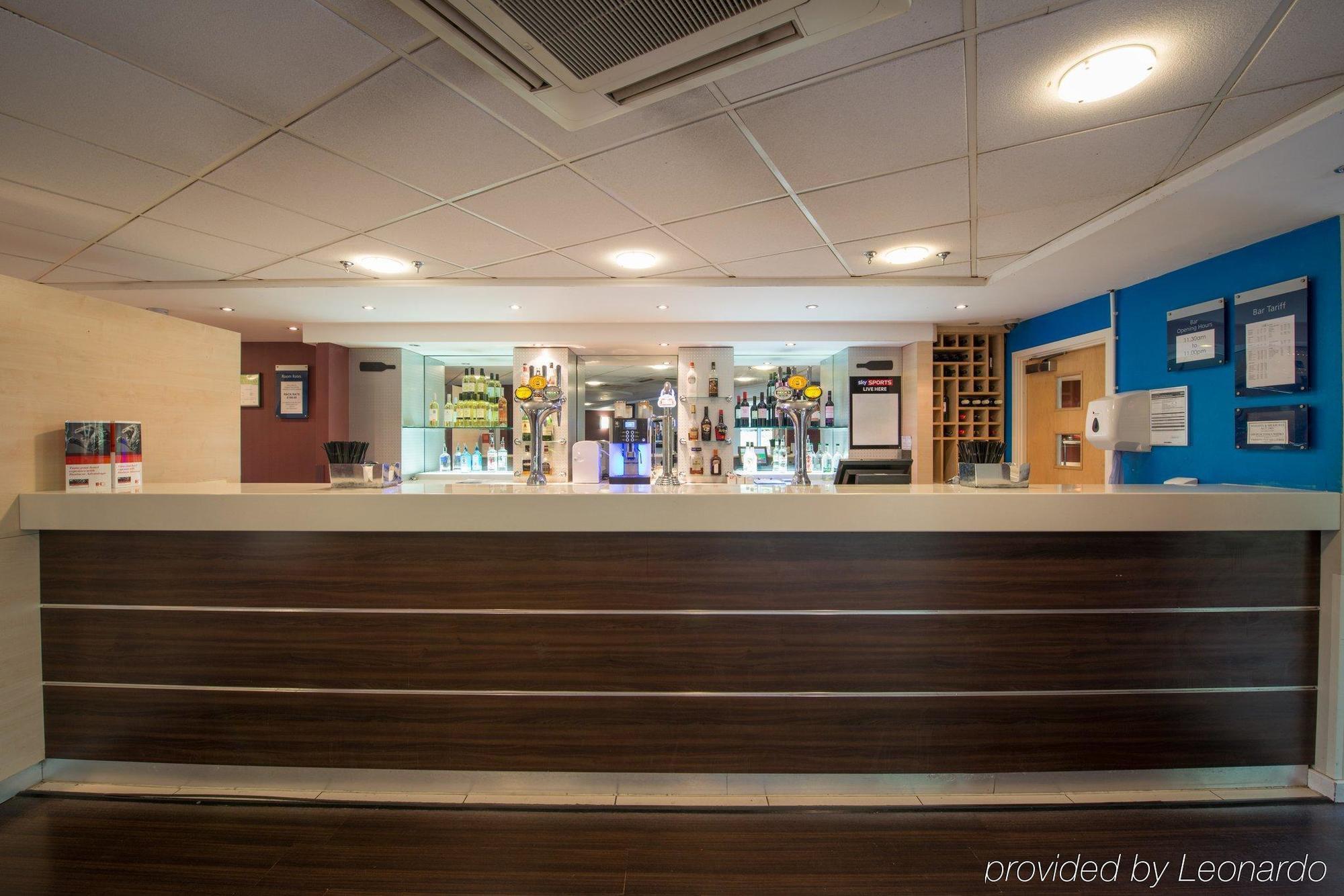 Holiday Inn Express London Stansted Airport By Ihg Stansted Mountfitchet Εξωτερικό φωτογραφία
