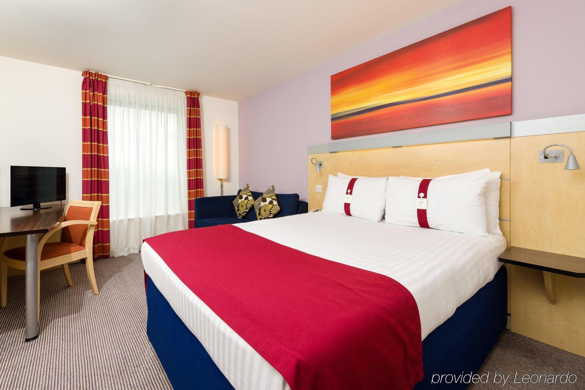 Holiday Inn Express London Stansted Airport By Ihg Stansted Mountfitchet Εξωτερικό φωτογραφία