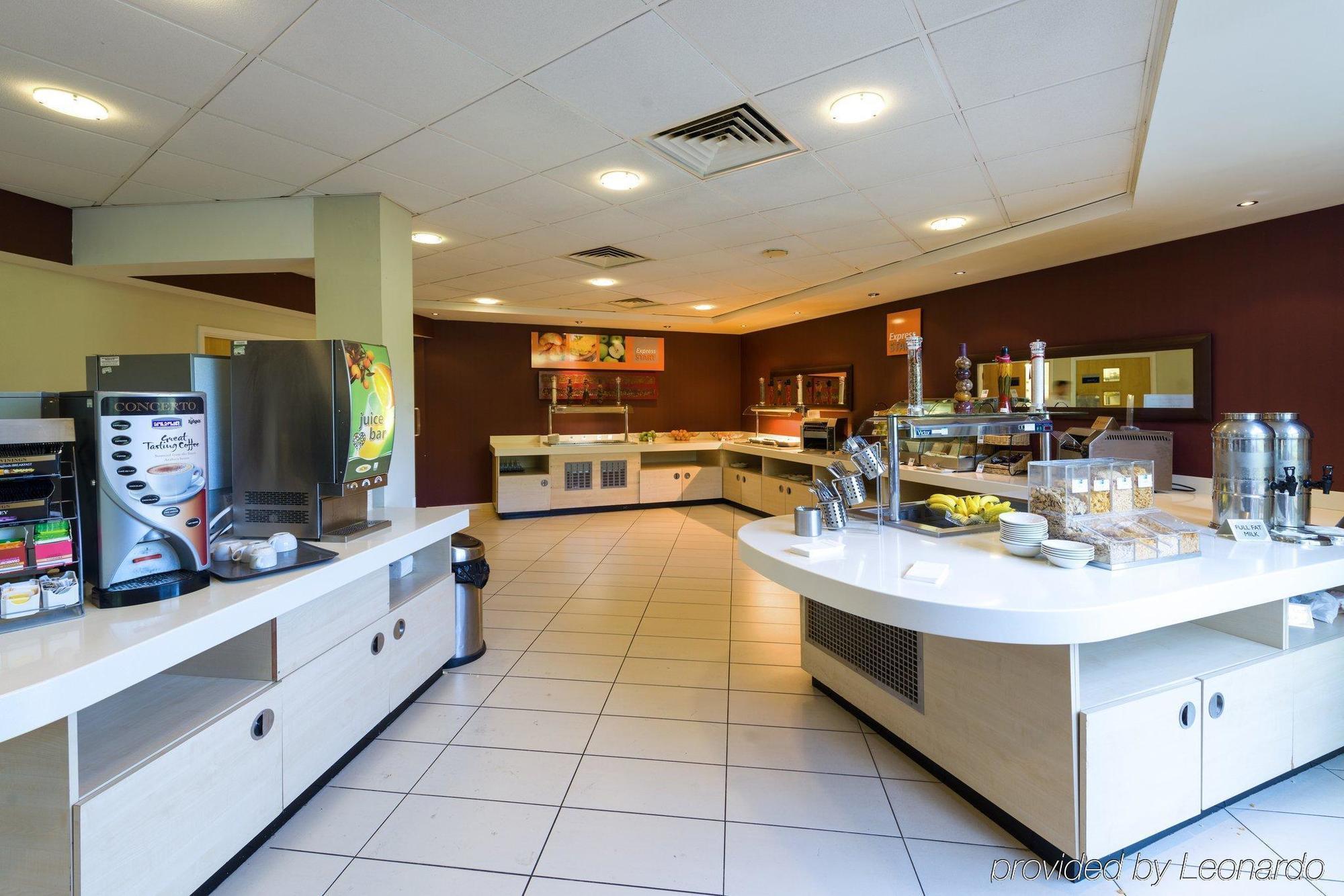 Holiday Inn Express London Stansted Airport, An Ihg Hotel Stansted Mountfitchet Εξωτερικό φωτογραφία