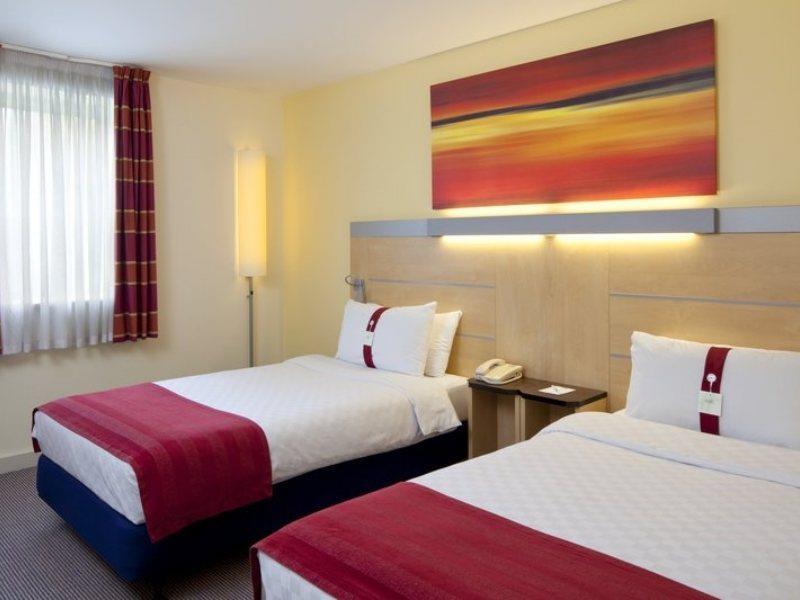 Holiday Inn Express London Stansted Airport By Ihg Stansted Mountfitchet Εξωτερικό φωτογραφία