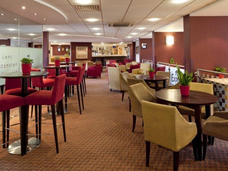 Holiday Inn Express London Stansted Airport By Ihg Stansted Mountfitchet Εξωτερικό φωτογραφία