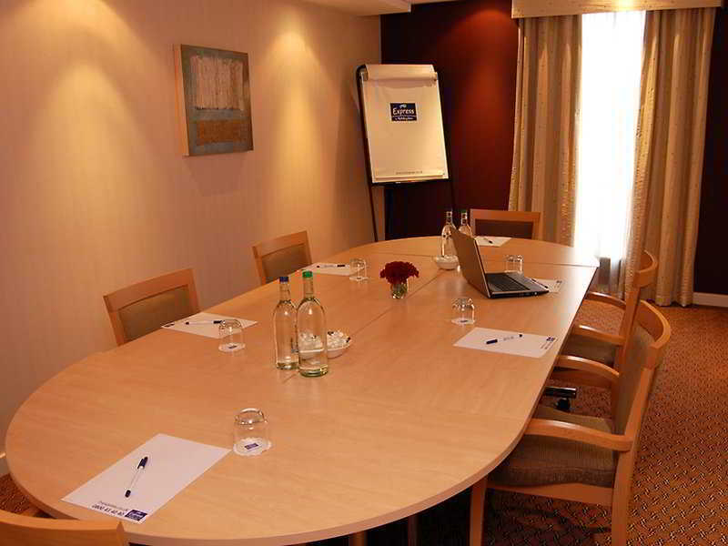 Holiday Inn Express London Stansted Airport By Ihg Stansted Mountfitchet Εξωτερικό φωτογραφία