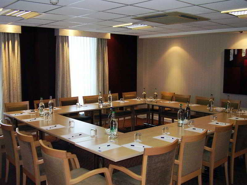 Holiday Inn Express London Stansted Airport By Ihg Stansted Mountfitchet Εξωτερικό φωτογραφία