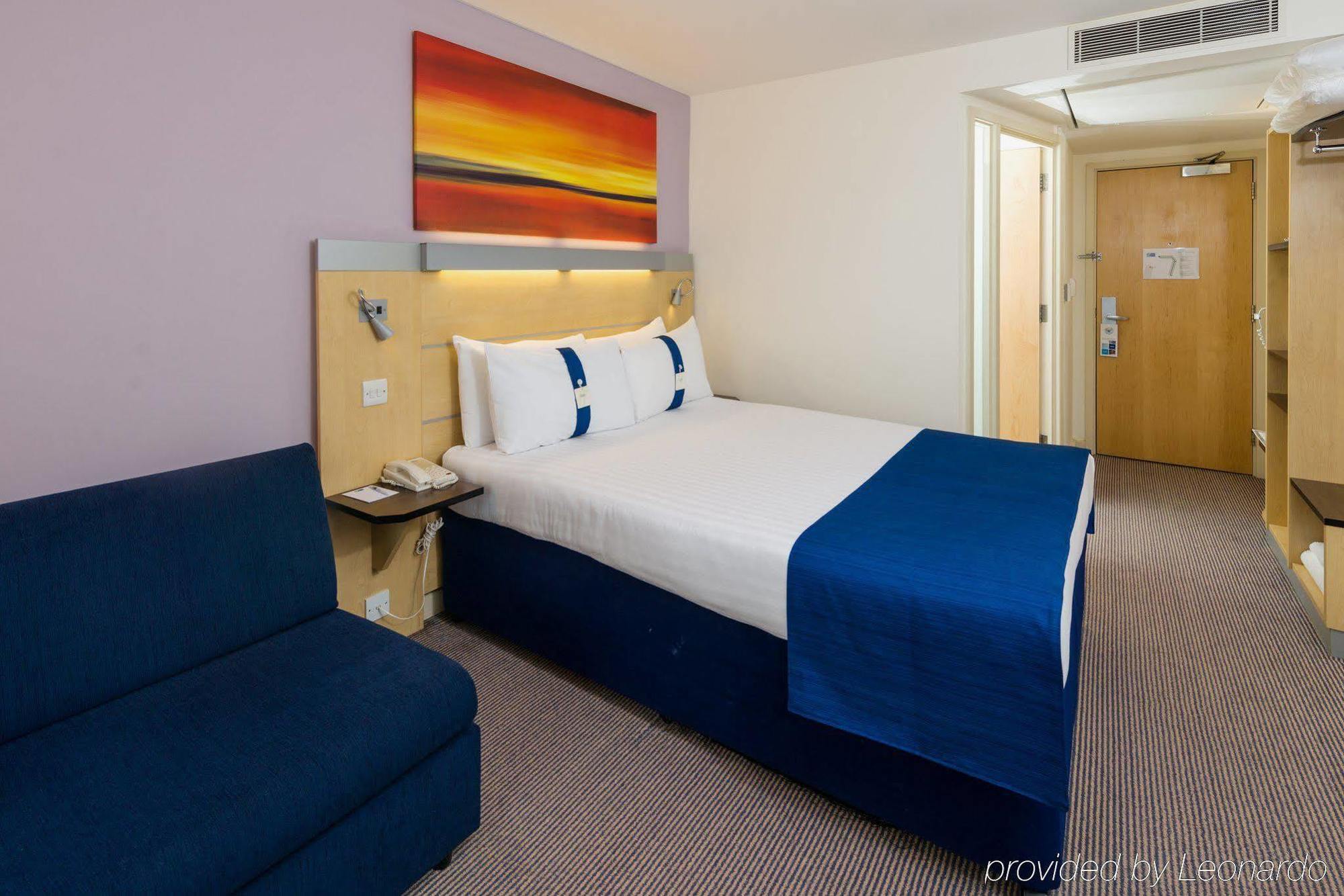 Holiday Inn Express London Stansted Airport By Ihg Stansted Mountfitchet Εξωτερικό φωτογραφία