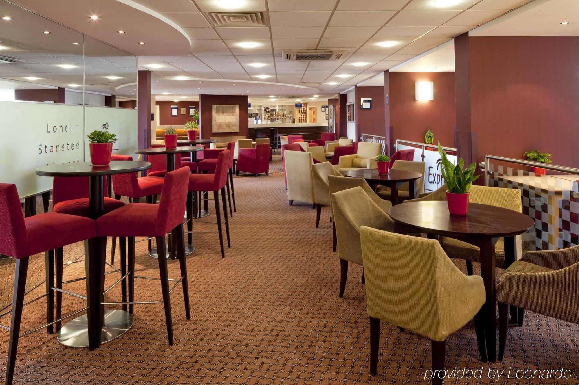 Holiday Inn Express London Stansted Airport By Ihg Stansted Mountfitchet Εξωτερικό φωτογραφία