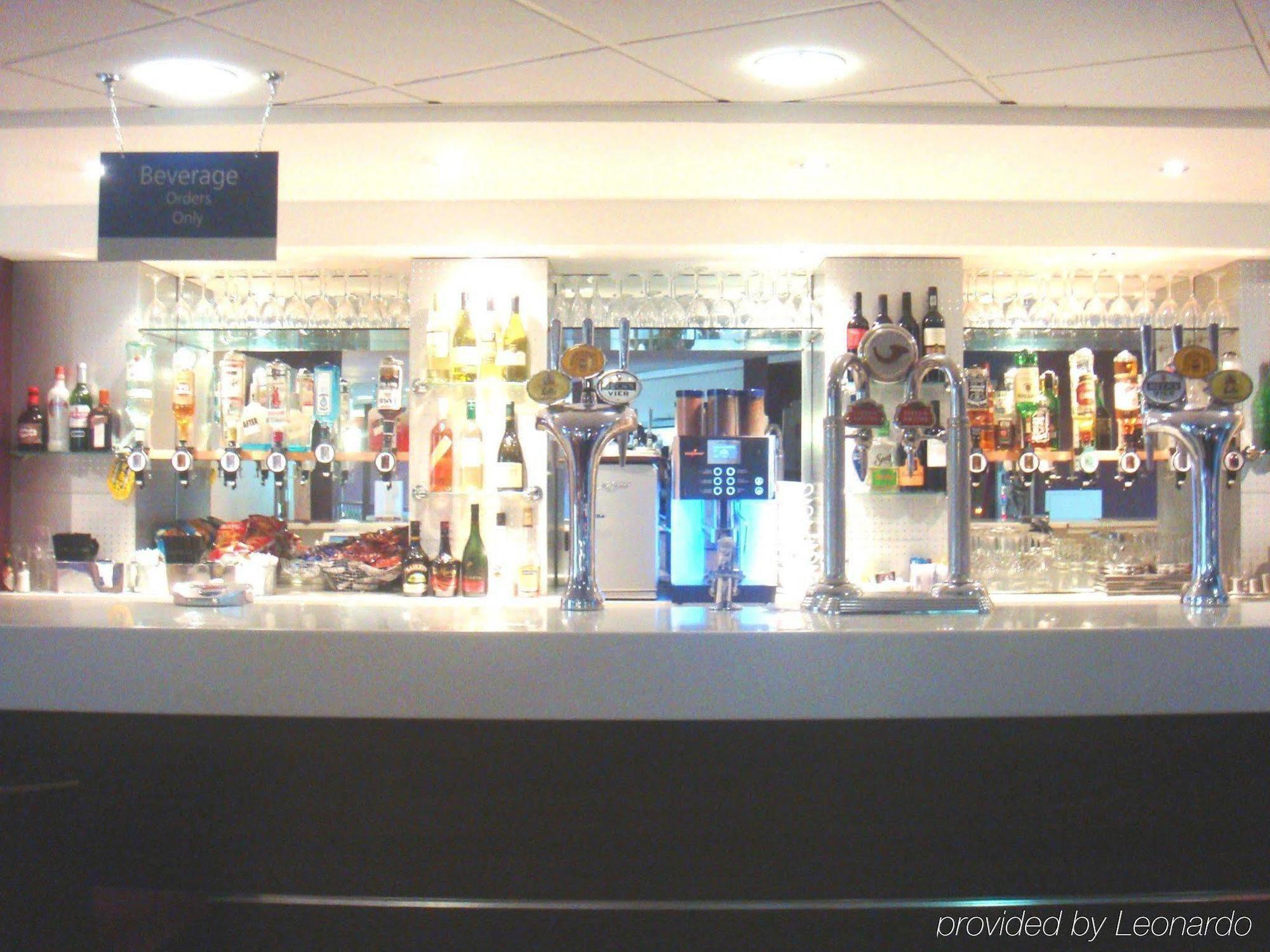 Holiday Inn Express London Stansted Airport By Ihg Stansted Mountfitchet Εξωτερικό φωτογραφία